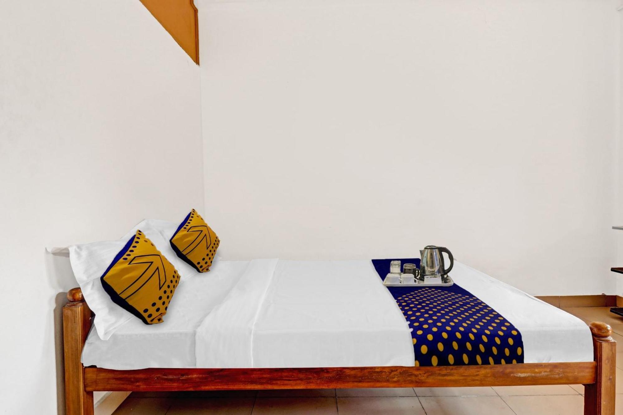 Spot On Jayesh Guest House ナーシク エクステリア 写真