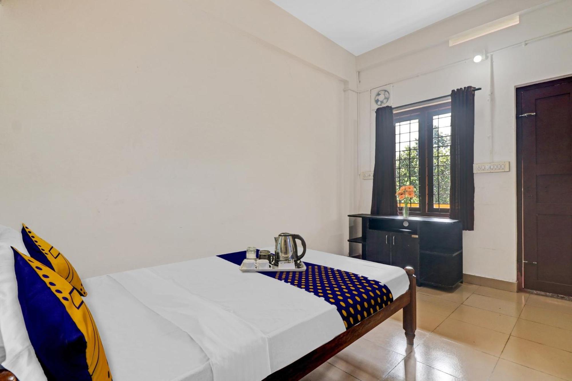 Spot On Jayesh Guest House ナーシク エクステリア 写真